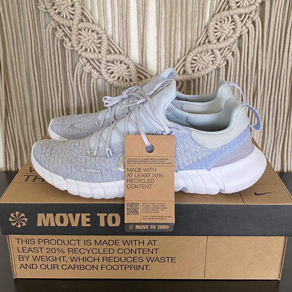 Nike Free Run 5.0 size 9.5 Pure Platinum/Metallic Silver